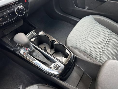 Used 2025 Chevrolet Trax LT FWD image 36