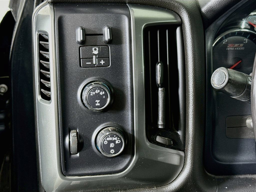 Used 2019 Chevrolet Silverado 2500 LT w/ LT Convenience Package AWD/4WD image 10