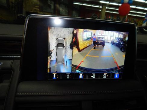 Used 2023 Chevrolet Suburban Z71 image 35