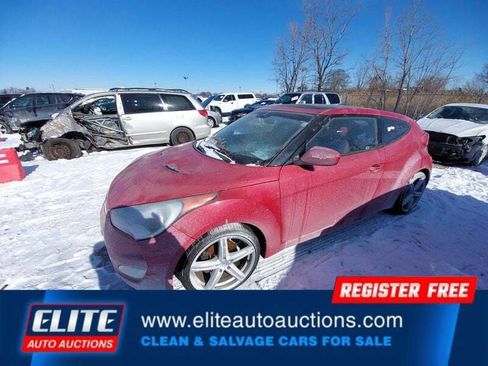 Used 2013 Hyundai Veloster w/ Style Pkg image 3