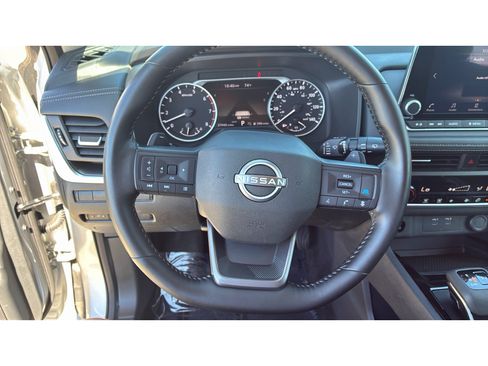 Used 2025 Nissan Rogue SV AWD/4WD image 24