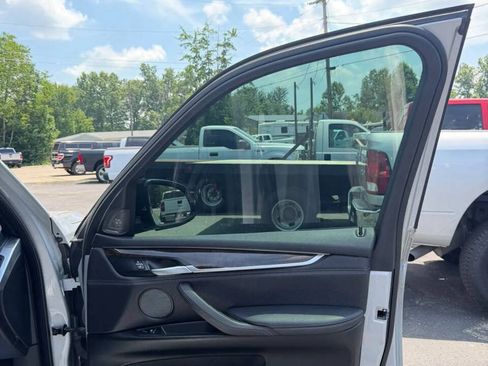 Used 2017 BMW X5 xDrive40e AWD/4WD image 24