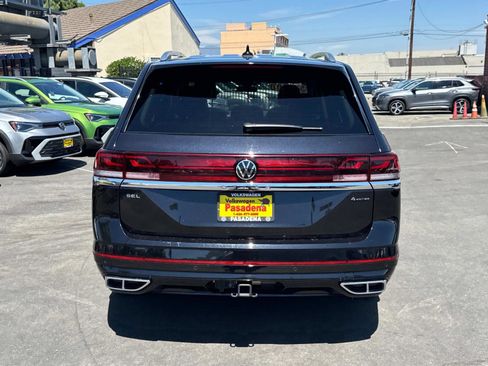 Certified 2025 Volkswagen Atlas SEL Premium R-Line image 5