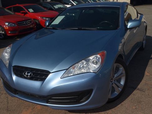 Used 2011 Hyundai Genesis 2.0T image 3