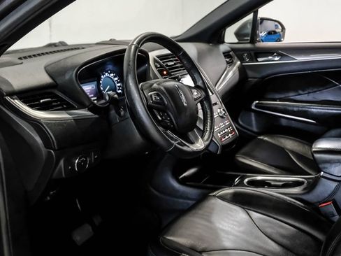Used 2019 Lincoln MKC Premiere FWD image 3