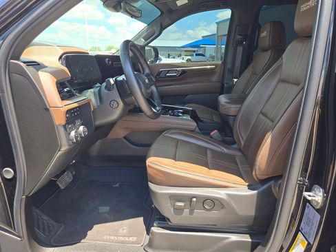 Certified 2025 Chevrolet Tahoe High Country AWD/4WD image 9