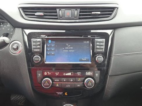 Used 2017 Nissan Rogue SL image 30