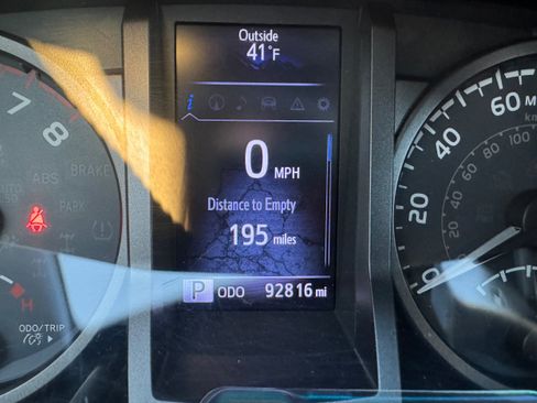 Used 2018 Toyota Tacoma TRD Off-Road image 9