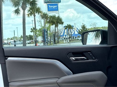 Used 2024 Chevrolet Colorado ZR2 image 9