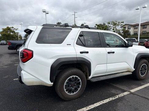 Used 2025 Toyota 4Runner SR5 AWD/4WD image 9