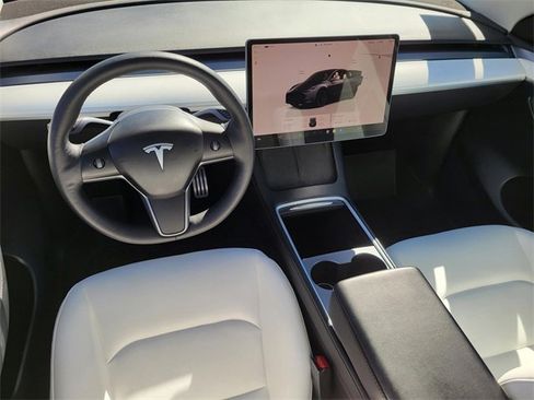 Used 2023 Tesla Model Y Performance image 16