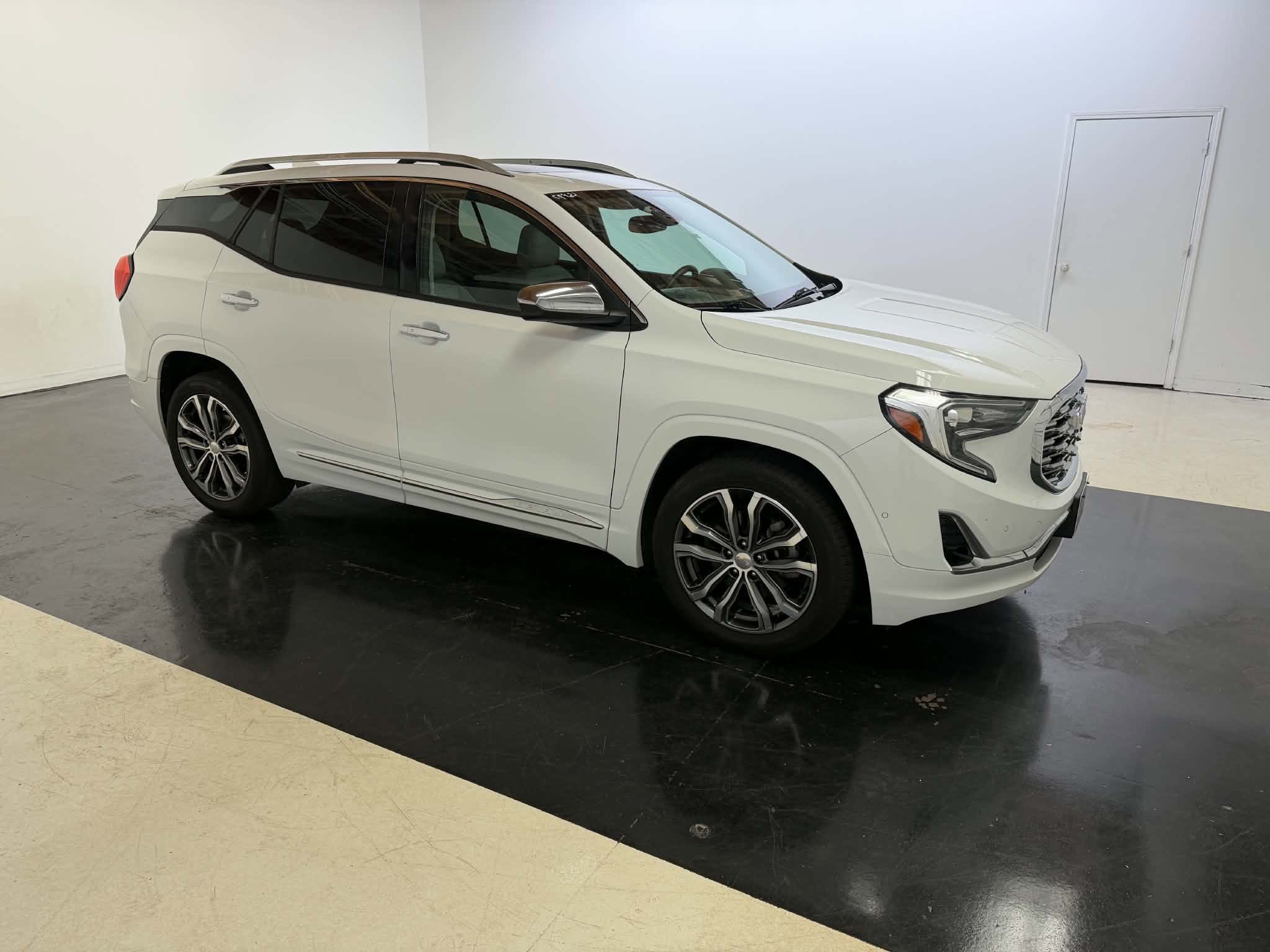 Used 2018 GMC Terrain Denali w/ Advanced Safety Package FWD image 4