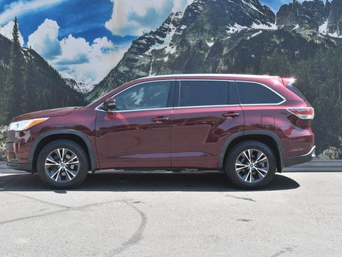 Used 2016 Toyota Highlander XLE AWD/4WD image 7