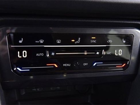 Certified 2023 Volkswagen Tiguan SE image 14