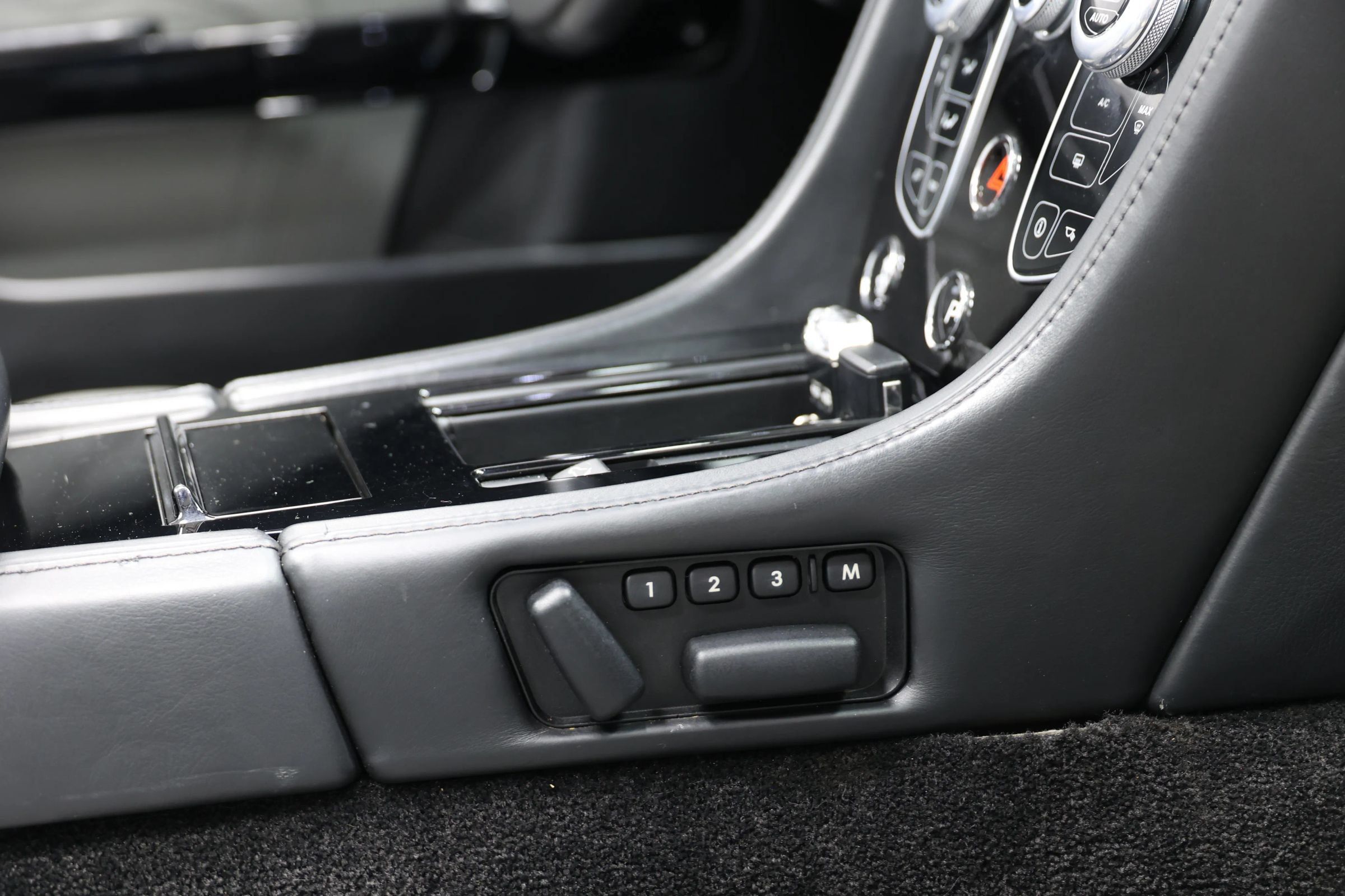 Used 2016 Aston Martin V8 Vantage S RWD image 55