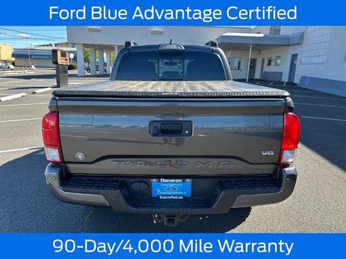 Used 2017 Toyota Tacoma TRD Off-Road w/ Premium & Technology Package AWD/4WD image 6