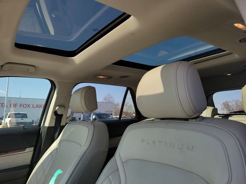 Used 2016 Ford Explorer Platinum image 18