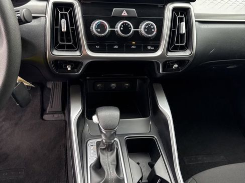 Used 2023 Kia Sorento LX image 30