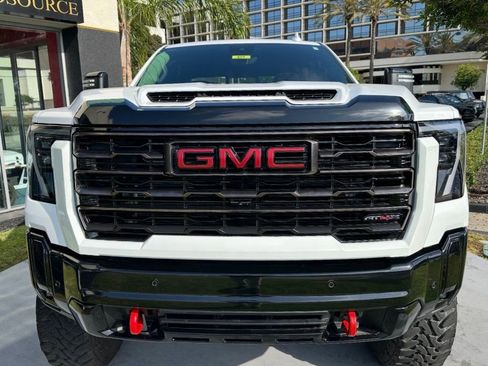 Used 2025 GMC Sierra 2500 AT4X AWD/4WD image 8