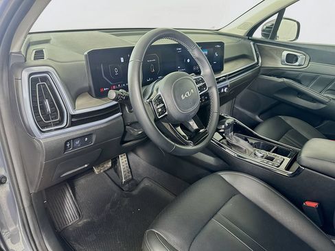 Used 2024 Kia Sorento SX AWD/4WD image 9