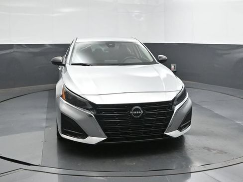 Used 2024 Nissan Altima 2.5 SV FWD image 17