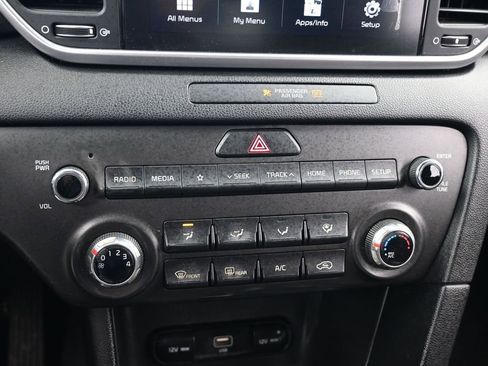 Used 2020 Kia Sportage LX image 21