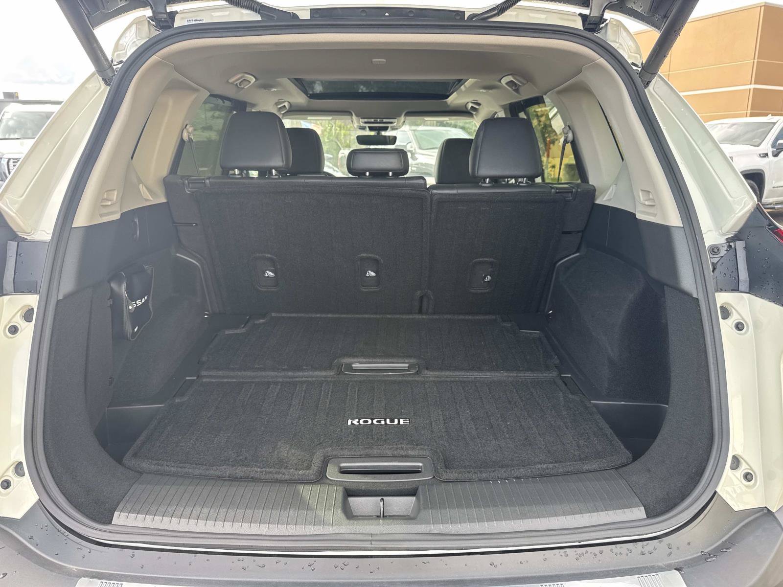 Used 2023 Nissan Rogue SL w/ SL Premium Package FWD image 10