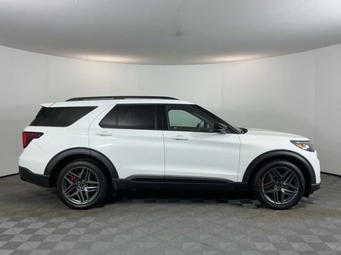 Used 2025 Ford Explorer ST AWD/4WD image 4