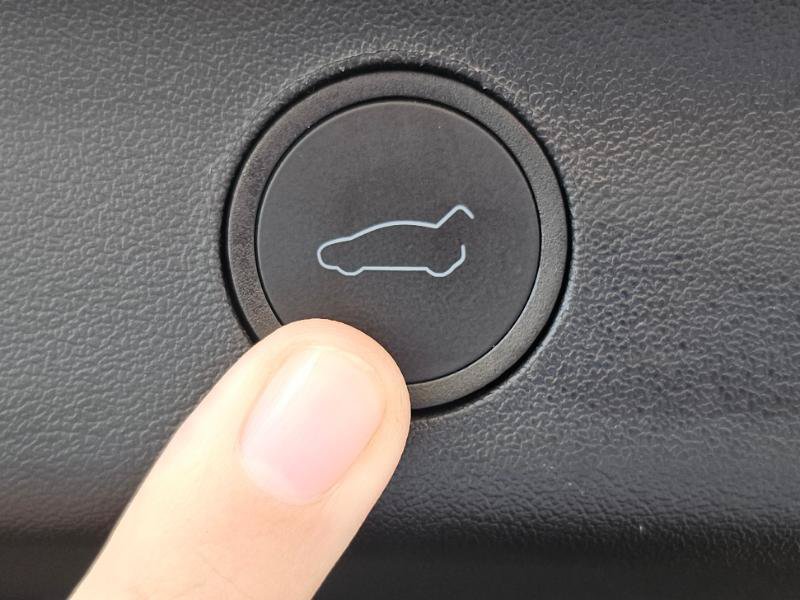 Used 2025 Tesla Model Y Long Range RWD image 73