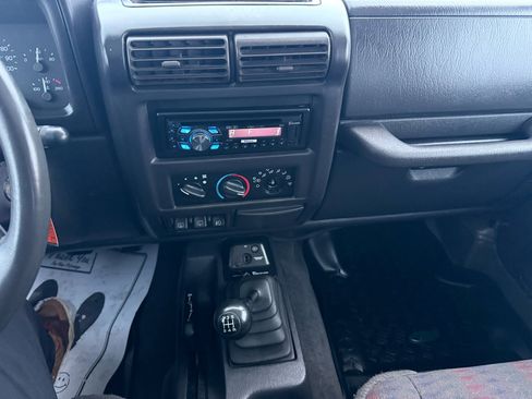 Used 2000 Jeep Wrangler Sport image 41
