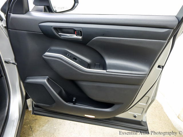 Used 2020 Toyota Highlander XLE AWD/4WD image 26