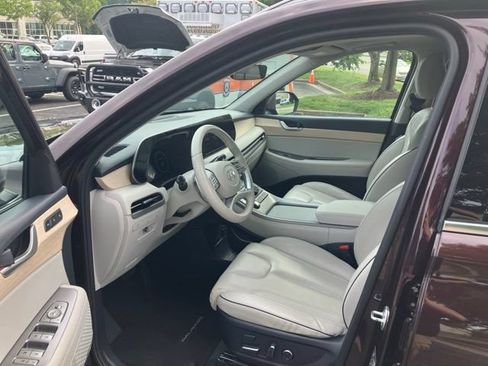 Used 2023 Hyundai Palisade Limited w/ Winter Package AWD/4WD image 10