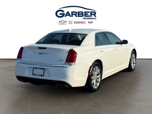 Used 2018 Chrysler 300 Touring L AWD/4WD image 5