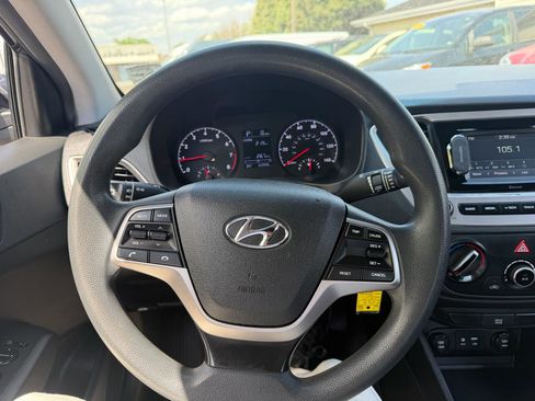 Used 2019 Hyundai Accent SE FWD image 12