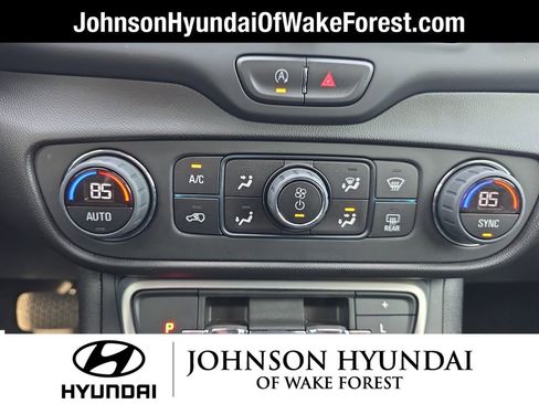 Used 2023 GMC Terrain SLE w/ Driver Convenience Package image 29