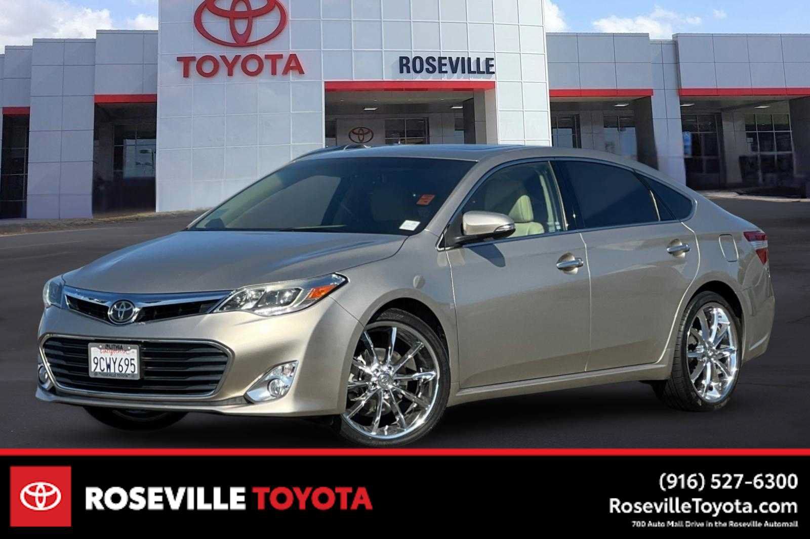 Used 2013 Toyota Avalon Limited w/ Technology Pkg FWD image 1