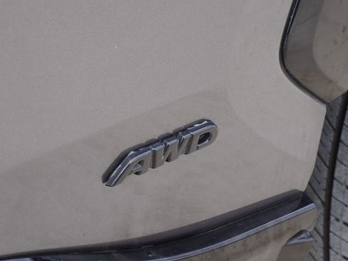 Used 2022 Toyota RAV4 SE w/ Convenience Package image 5