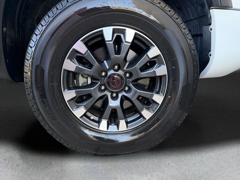 Used 2024 Nissan Titan PRO-4X image 29
