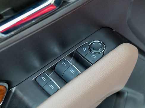 Used 2024 GMC Canyon Denali AWD/4WD image 19