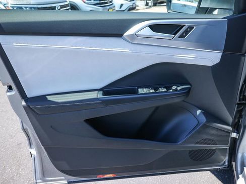 New 2025 Volkswagen Taos SE image 37
