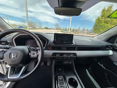 Used 2025 Honda Pilot EX-L image 9