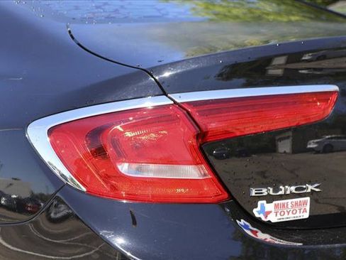 Used 2017 Buick LaCrosse FWD image 11
