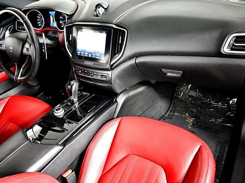 Used 2017 Maserati Ghibli S image 23