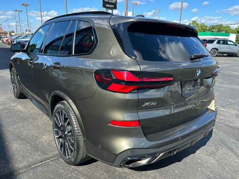 Used 2024 BMW X5 xDrive40i w/ M Sport Package AWD/4WD image 2