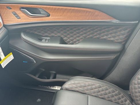 New 2026 Jeep Grand Cherokee L Summit AWD/4WD image 27