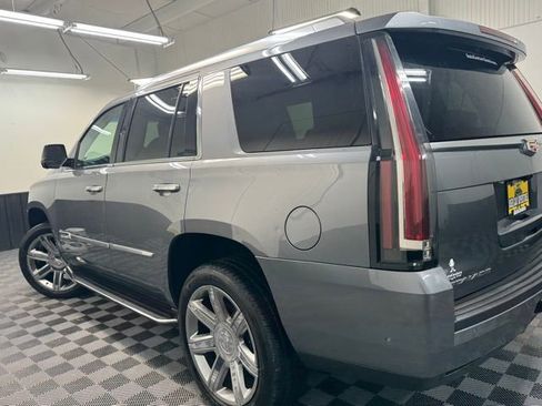 Used 2019 Cadillac Escalade Premium Luxury image 36