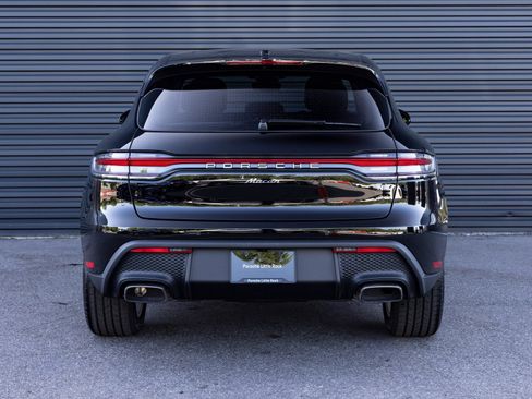 Certified 2025 Porsche Macan image 6