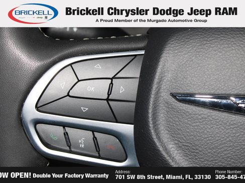 Used 2023 Chrysler Pacifica Touring-L FWD image 27