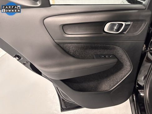 Certified 2025 Volvo XC40 B5 Plus image 22