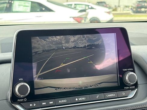 Used 2024 Nissan Rogue SV FWD image 17